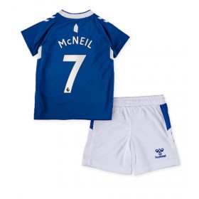 Baby Fußballbekleidung Everton Dwight McNeil #7 Heimtrikot 2022-23 Kurzarm (+ kurze hosen)